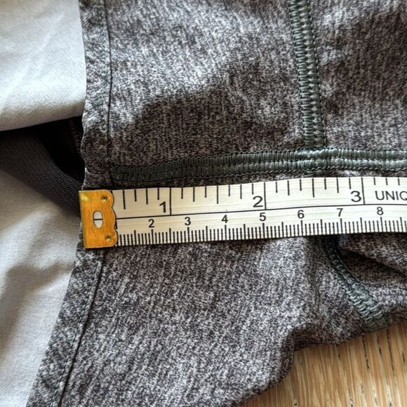 lululemon Hotty Hot Low-Rise Lined Shorts 2.5" Heathered Black Sz8 - Picture 10 of 12